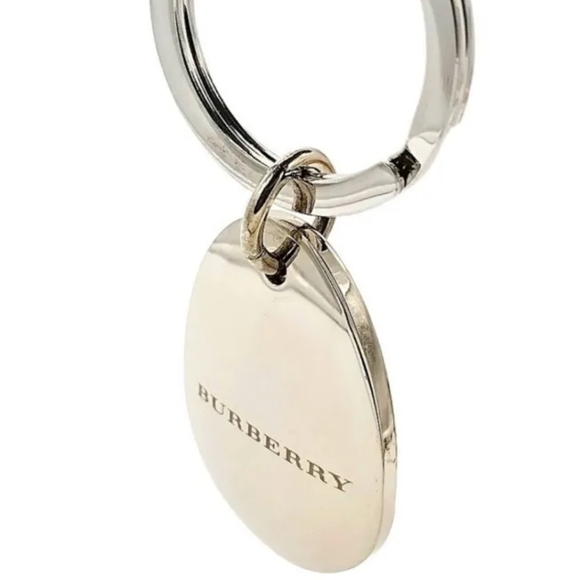 BURBERRY Vintage Nova Check Oval Teardrop keychain fob charm in Red. Unisex - Picture 4 of 7